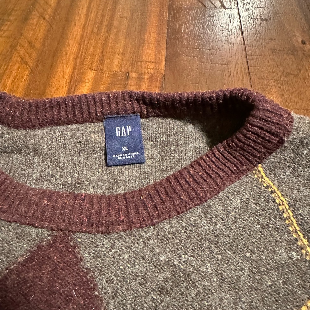 GAP ARGYLE SWEATER - Picture 2 of 2
